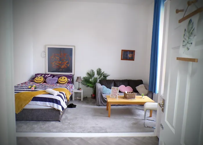 Apartmentsleeps4-West Kensington-Petsok-Parking